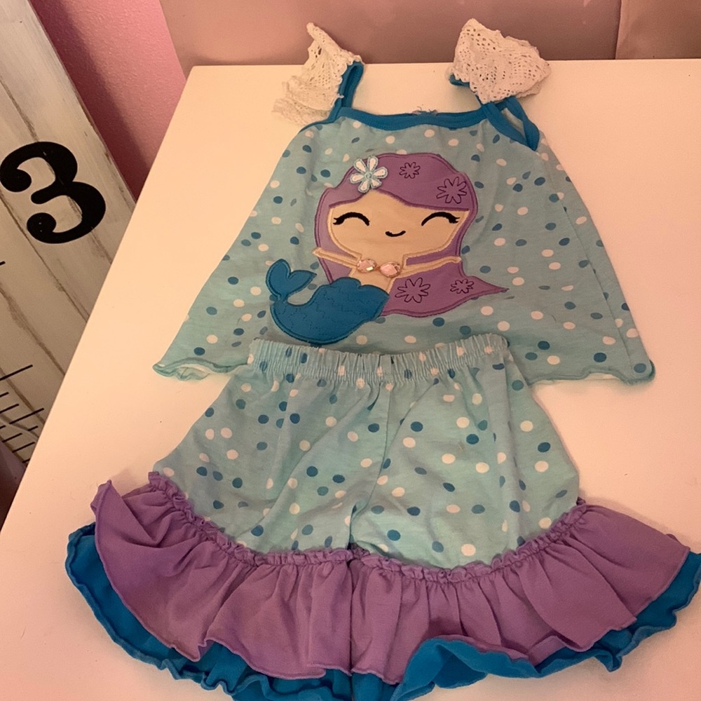 Two piece set